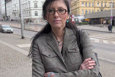 В очках